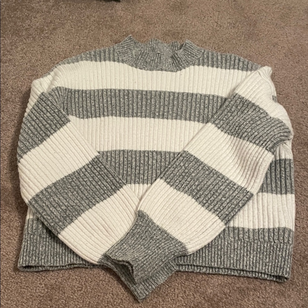 Forever 21 Gray and White Ribbed Knit Sweater
